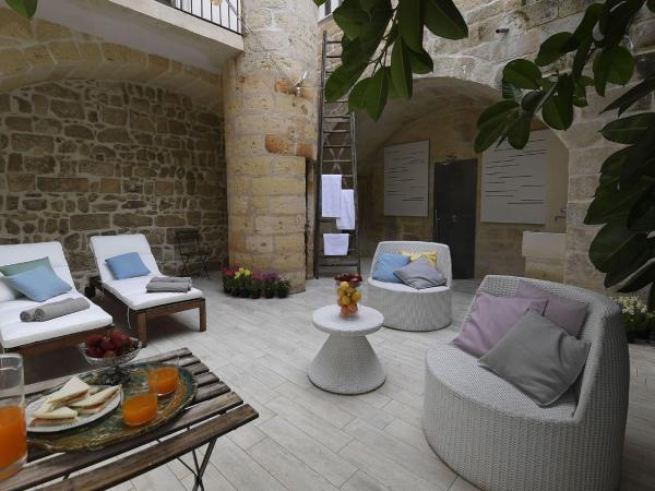 Palazzo Guido : photo 7 de la chambre suite lit queen-size avec baignoire spa