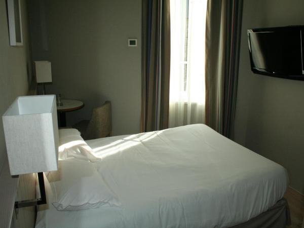 Antinéa : photo 1 de la chambre chambre double ou lits jumeaux - cour