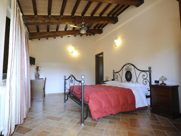 L'Antico Casale : photo 4 de la chambre chambre triple - vue sur la piscine