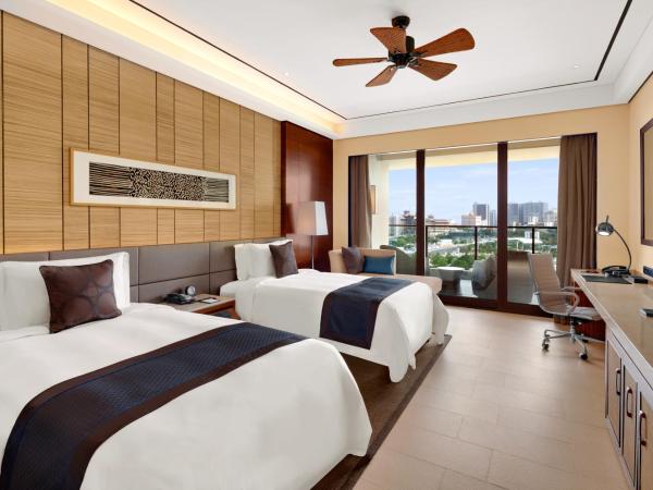 Crowne Plaza Sanya City Center, an IHG Hotel : photo 2 de la chambre chambre double standard avec 2 lits doubles - vue sur ville