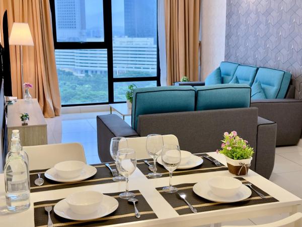 MidValley Southkey Mosaic 6-9pax Netflix-SmartTV70inch : photo 4 de la chambre appartement supérieur 2 chambres