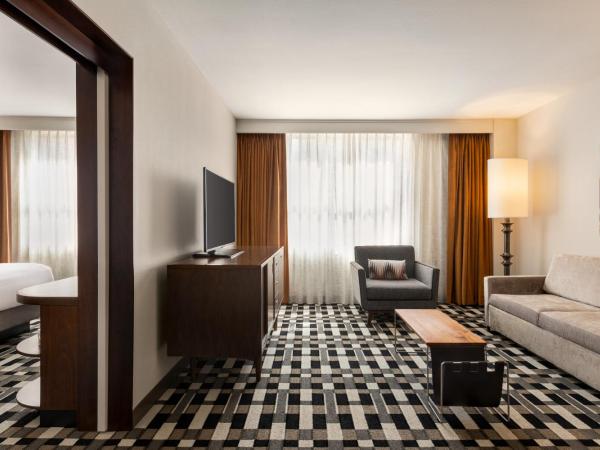 The American Hotel Atlanta Downtown, Tapestry Collection by Hilton : photo 3 de la chambre suite lit king-size avec canapé-lit