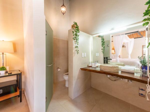 Casa Victoria Malecón - Adults Only : photo 2 de la chambre chambre lit queen-size - vue sur piscine