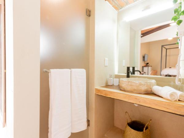 Casa Victoria Malecón - Adults Only : photo 10 de la chambre chambre lit queen-size - vue sur piscine