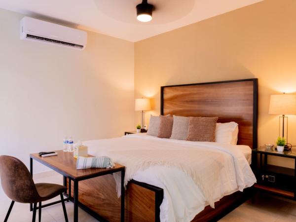 Casa Victoria Malecón - Adults Only : photo 8 de la chambre chambre lit king-size - vue sur piscine