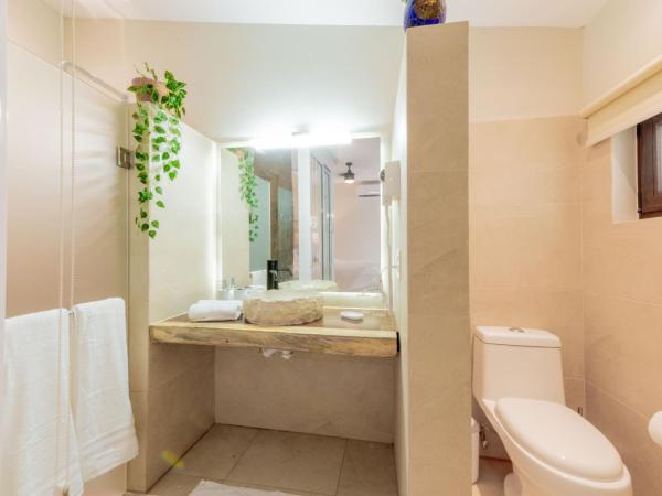 Casa Victoria Malecón - Adults Only : photo 5 de la chambre chambre lit king-size - vue sur piscine