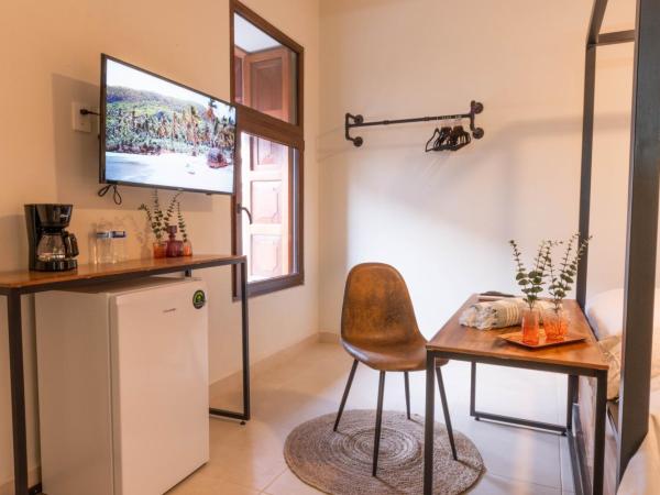 Casa Victoria Malecón - Adults Only : photo 1 de la chambre chambre lit king-size standard