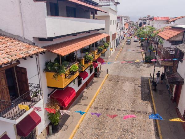 Casa Victoria Malecón - Adults Only : photo 5 de la chambre chambre lit king-size avec balcon