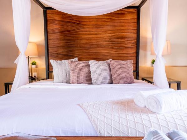 Casa Victoria Malecón - Adults Only : photo 9 de la chambre chambre lit king-size avec balcon