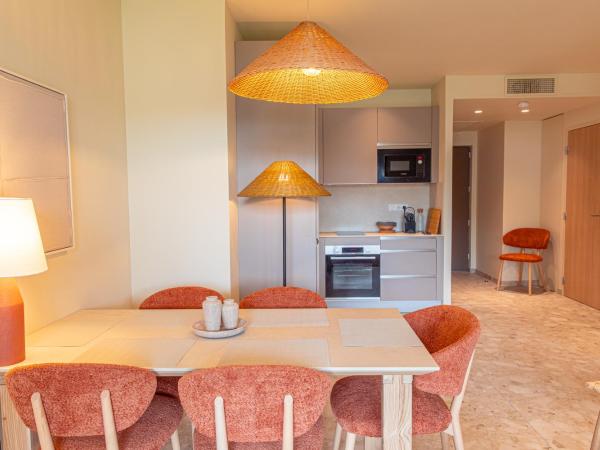 Hôtel La Ménado : photo 8 de la chambre suite familiale