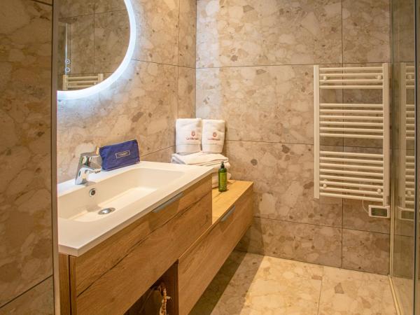 Hôtel La Ménado : photo 10 de la chambre suite familiale