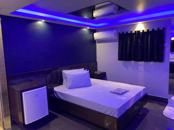 EUPHORIA MOTEL : photo 9 de la chambre suite deluxe avec baignoire spa