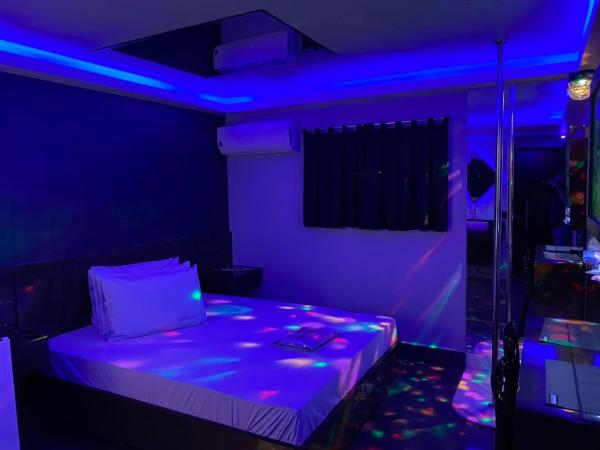 EUPHORIA MOTEL : photo 10 de la chambre suite deluxe avec baignoire spa