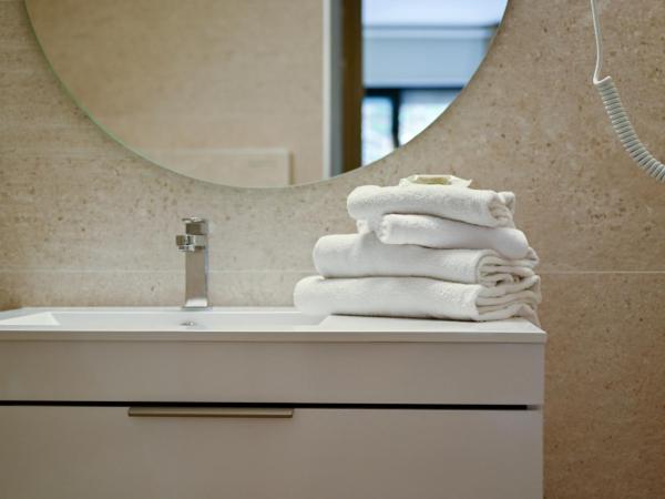 Hôtel La Ménado : photo 4 de la chambre chambre double ou lits jumeaux standard - vue sur mer