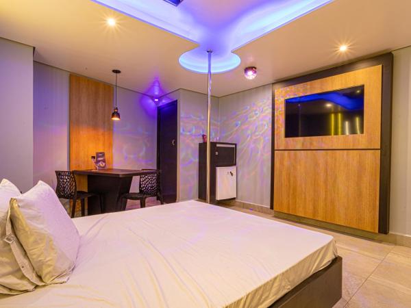 EUPHORIA MOTEL : photo 7 de la chambre suite deluxe avec baignoire spa