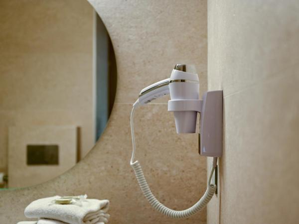 Hôtel La Ménado : photo 6 de la chambre chambre double ou lits jumeaux standard