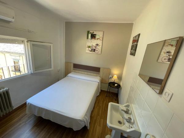 Pensión Duquesa Bed & Breakfast : photo 3 de la chambre superior double room shared bathroom
