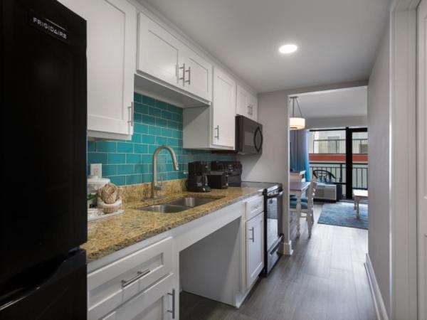 Grande Cayman Resort : photo 3 de la chambre oceanfront two queen suite restricted view