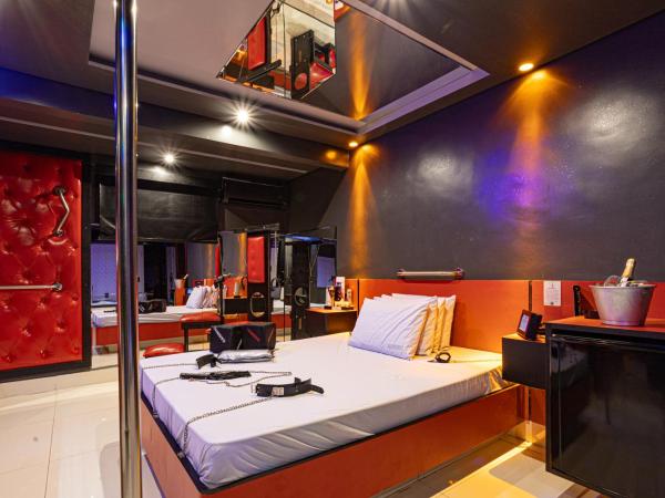 EUPHORIA MOTEL : photo 2 de la chambre suite avec baignoire spa