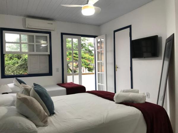 Brothers Suites Centro Búzios : photo 4 de la chambre chambre triple avec balcon