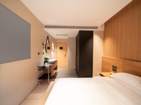 Captain 5 Youth Hotel-Xianxia Road Branch : photo 2 de la chambre chambre standard lit queen-size