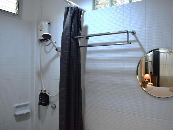 Greenery Hostel : photo 5 de la chambre chambre double deluxe avec lit d'appoint