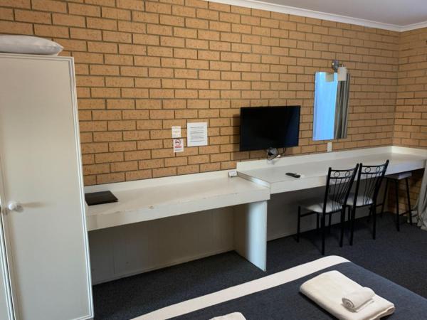 Aspley Pioneer Motel : photo 2 de la chambre chambre lit queen-size 