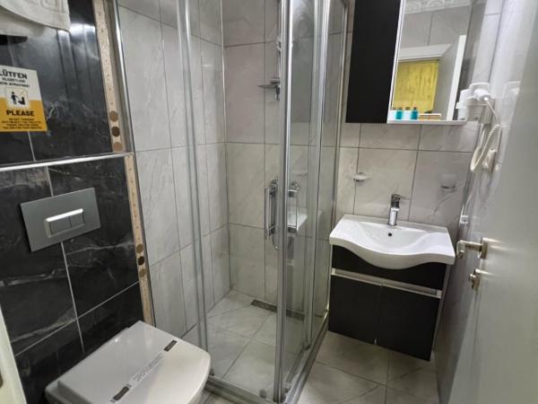 Ayasultan Hotel : photo 4 de la chambre chambre familiale avec douche