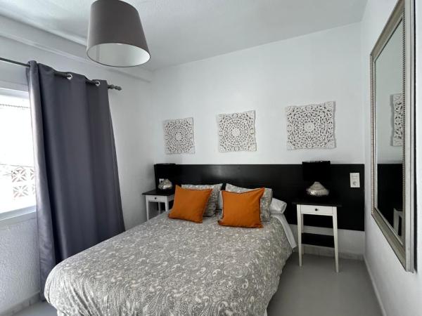 Hostal Berlin : photo 1 de la chambre chambre double ou lits jumeaux avec salle de bains privative externe