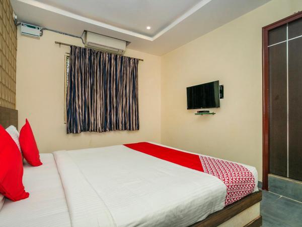 Super Collection O Indian Suites Near Sitara Restaurant : photo 1 de la chambre chambre double deluxe