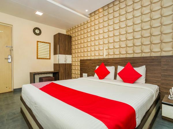 Super Collection O Indian Suites Near Sitara Restaurant : photo 4 de la chambre chambre double standard