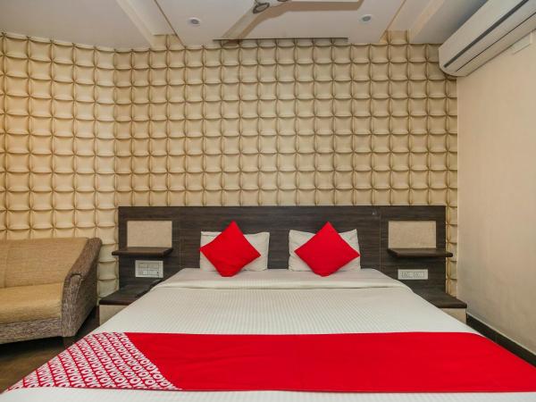 Super Collection O Indian Suites Near Sitara Restaurant : photo 4 de la chambre chambre double deluxe