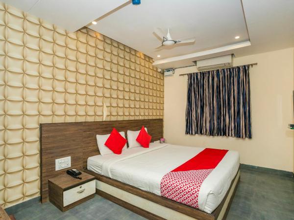 Super Collection O Indian Suites Near Sitara Restaurant : photo 3 de la chambre chambre double standard