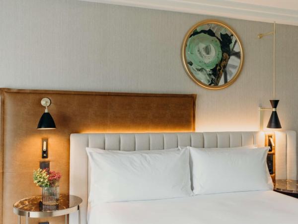 Hilton Frankfurt City Centre : photo 3 de la chambre connecting executive family room