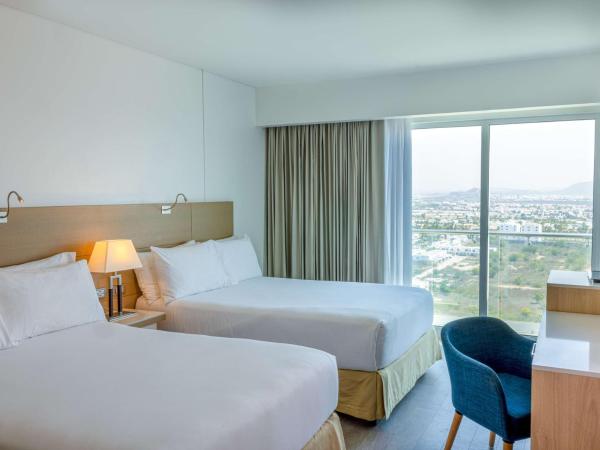 DoubleTree by Hilton Mazatlan, SIN : photo 5 de la chambre chambre double de luxe avec 2 lits doubles et vue sur ville