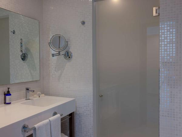 DoubleTree by Hilton Mazatlan, SIN : photo 8 de la chambre suite junior lit queen-size - vue sur ville