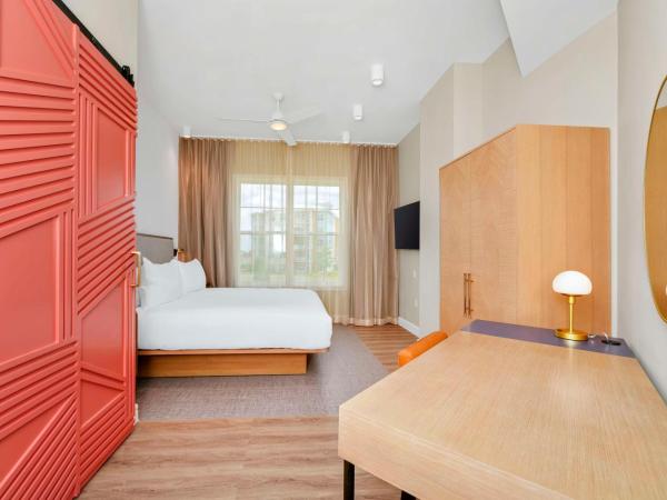 Embassy Suites By Hilton Orlando Sunset Walk : photo 5 de la chambre two-bedroom premium corner king suite with two queen beds