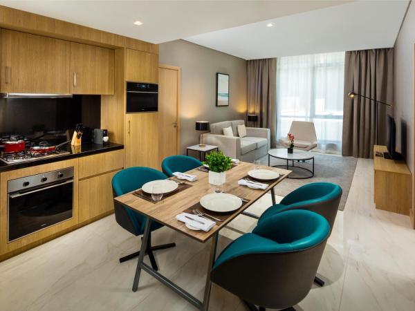 Millennium Place Mirdif : photo 2 de la chambre suite exécutive avec cuisine