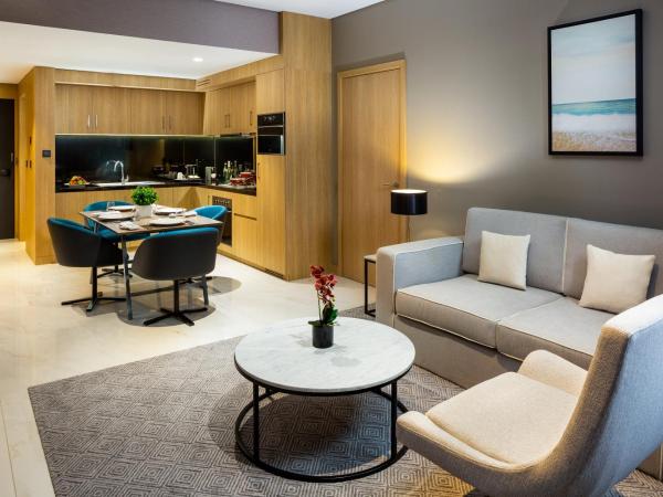 Millennium Place Mirdif : photo 3 de la chambre suite exécutive avec cuisine