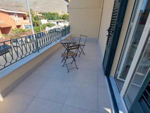 Mondello House : photo 7 de la chambre chambre quadruple avec terrasse