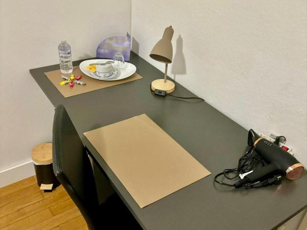 Rue Des Glacis Limpertsberg : photo 5 de la chambre chambre double avec salle de bains commune