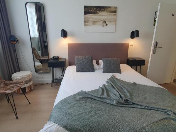 Hotel du Bassin : photo 9 de la chambre chambre double standard avec vue sur le port