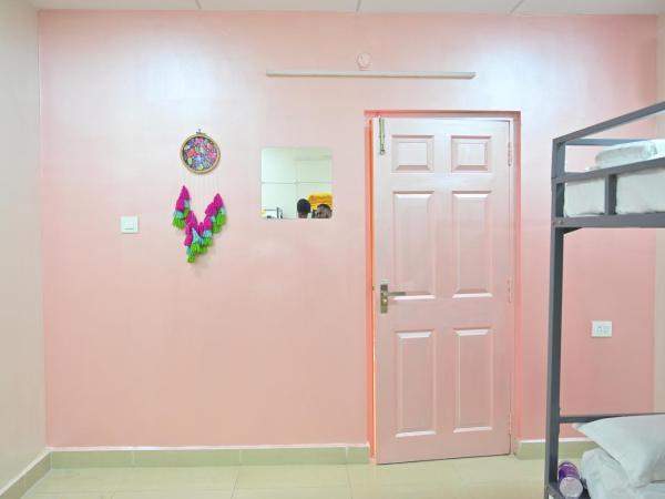 Hyderabad Wanderers Cave : photo 4 de la chambre dortoir pour hommes de 6 lits