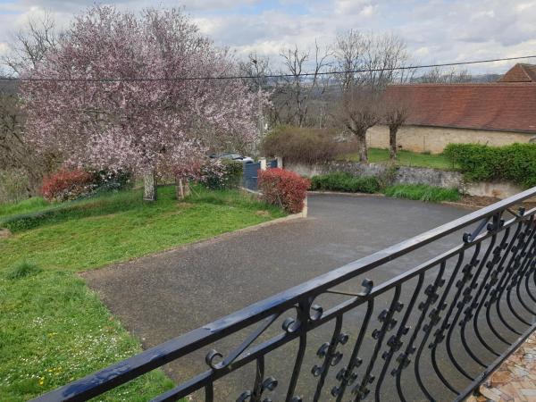 Chambre au calme avec cuisine équipée en supplément sur demande : photo 2 de la chambre chambre double - vue sur jardin
