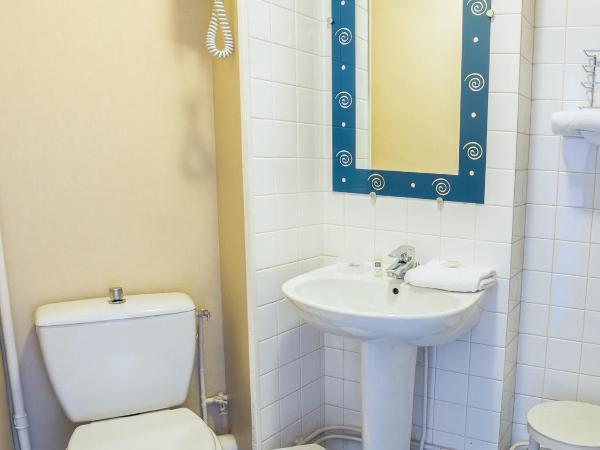 Hôtel de la Vendée : photo 3 de la chambre petite chambre (1 personne)