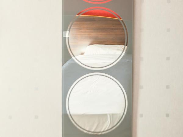 Hôtel de la Vendée : photo 4 de la chambre chambre lits jumeaux avec douche