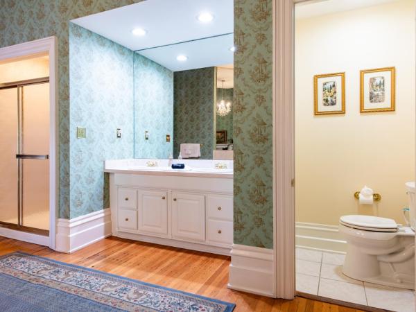 DuPont Mansion Bed & Breakfast : photo 7 de la chambre suite deluxe avec lit king-size