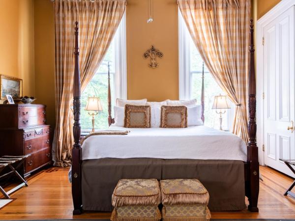 DuPont Mansion Bed & Breakfast : photo 2 de la chambre suite deluxe avec lit king-size