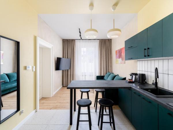 1898 Parkside Boutique Residence : photo 9 de la chambre deluxe two-room apartment with king-size bed – limanowskiego street