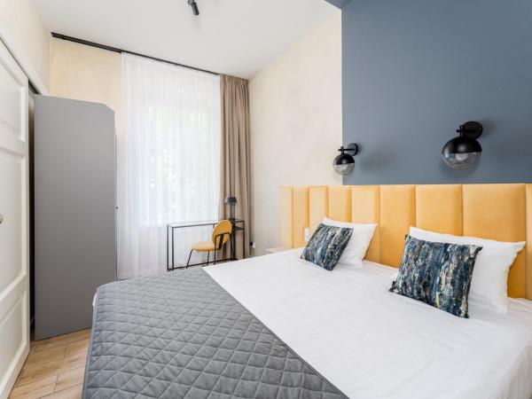 1898 Parkside Boutique Residence : photo 8 de la chambre deluxe two-room apartment with king-size bed – limanowskiego street